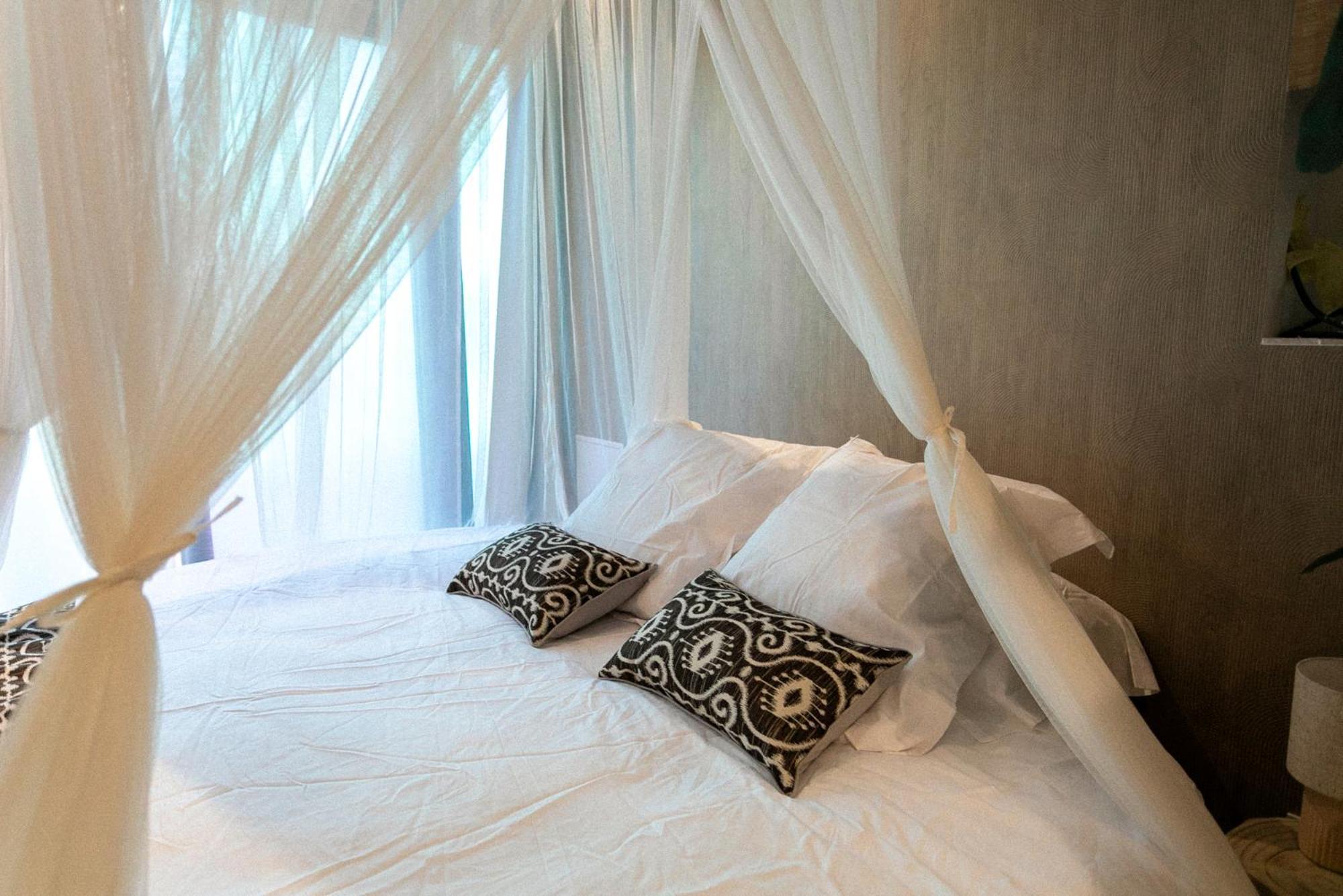 Bali Serenity Balneo Et Lit Rond Lagnieu Exteriér fotografie